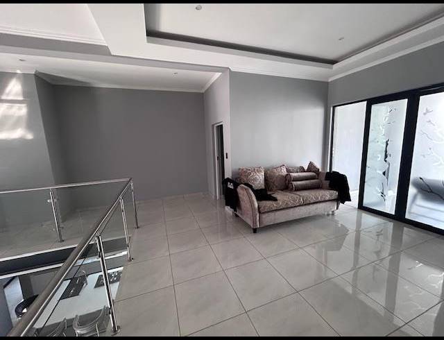 4 BEDROOM HOUSE FOR SALE IN SIX FOUNTAINS RESIDENTIAL ESTATE